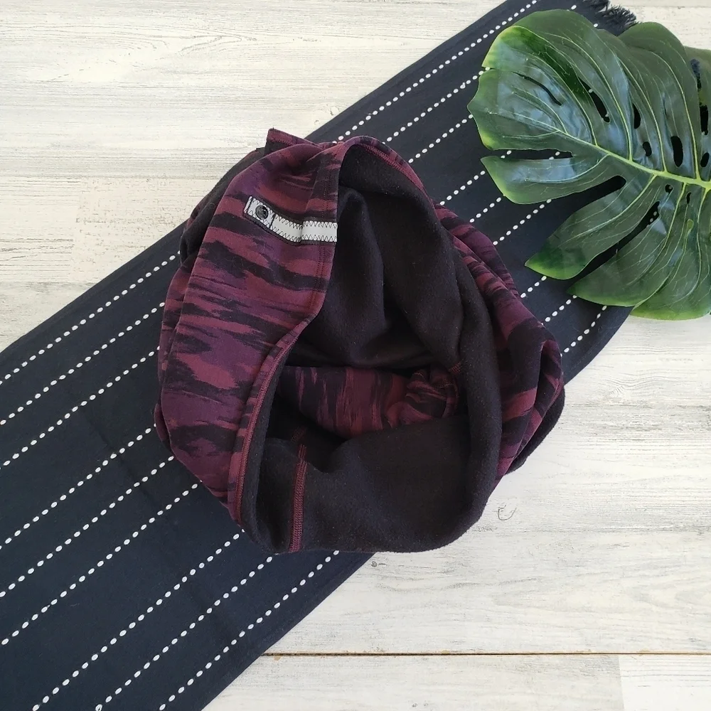 Lululemon Vinyasa Infinity Circle Scarf Fleece Lined Snap